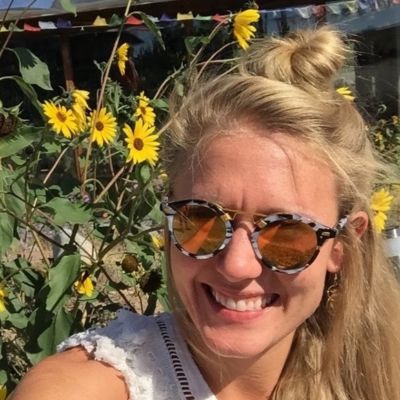 Meet your Posher, Ashlee - Picture 1 of 1